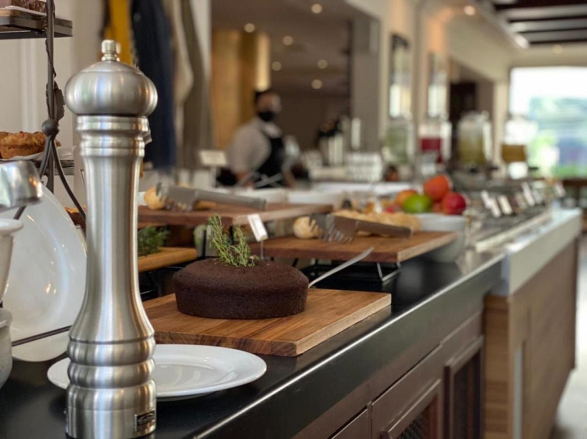 Готель Radisson Oscar Freire Сан-Паулу Екстер'єр фото A pepper mill at a buffet